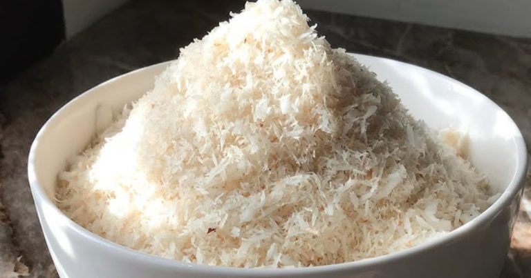 Homemade Desiccated Coconut powder